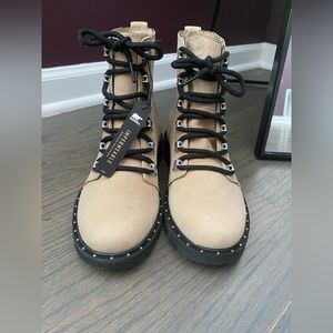 Sorel Boots *new/never worn!*